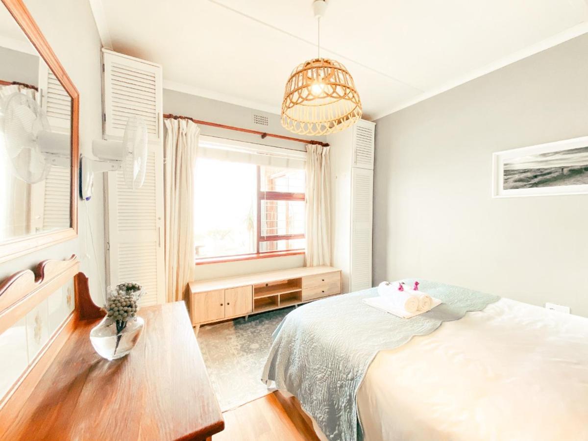 La Mer Seafront Selfcatering Accommodation Клейнмонт Екстериор снимка