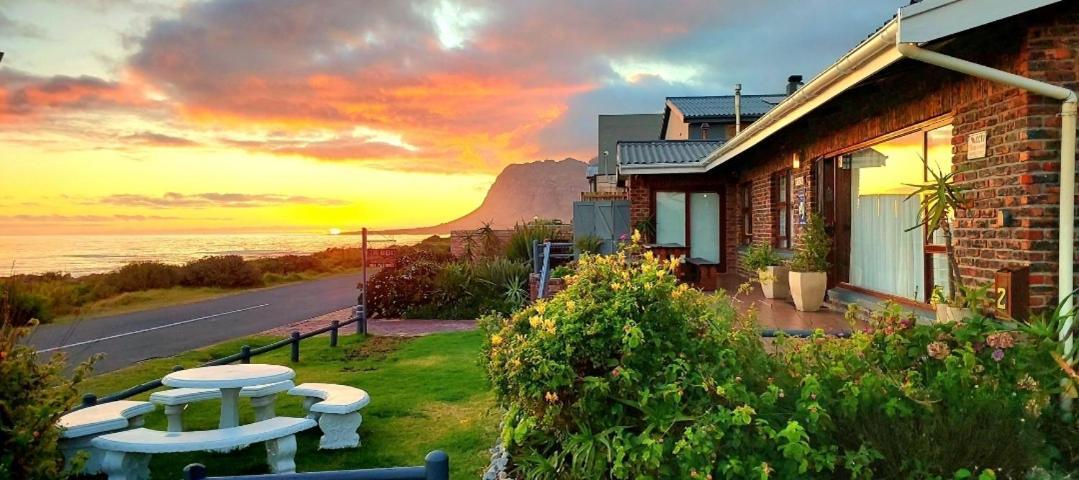 La Mer Seafront Selfcatering Accommodation Клейнмонт Екстериор снимка